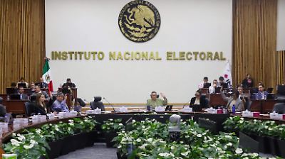Sheinbaum rechaza propuesta de exconsejeros del INE para ampliar las plurinominales en el Congreso
