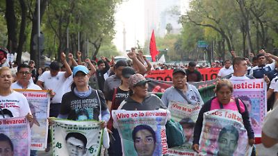 Sheinbaum revela nuevos elementos en investigación por caso Ayotzinapa durante reunión con familiares