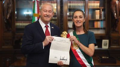 Sheinbaum se reúne con embajador de EU en Palacio Nacional para abordar aranceles y cooperación transfronteriza