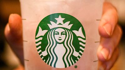 Starbucks anuncia aumento salarial del 2% en Norteamérica e impulsa su plan de recuperación