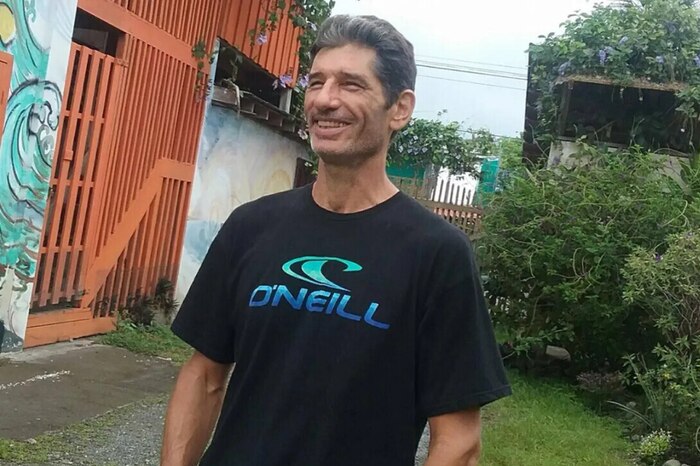 Surfistas de Costa Rica rinden homenaje a Kurt Van Dyke tras su fallecimiento en Cahuita