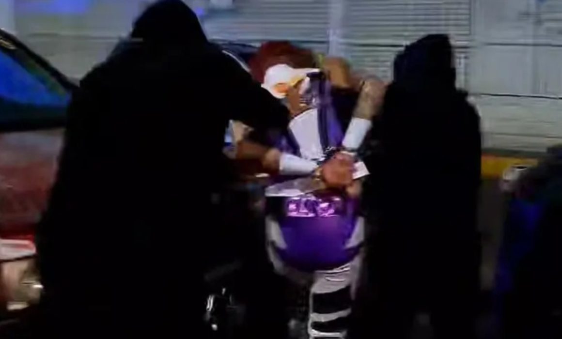 Suspenden a policías por participar en función de lucha libre