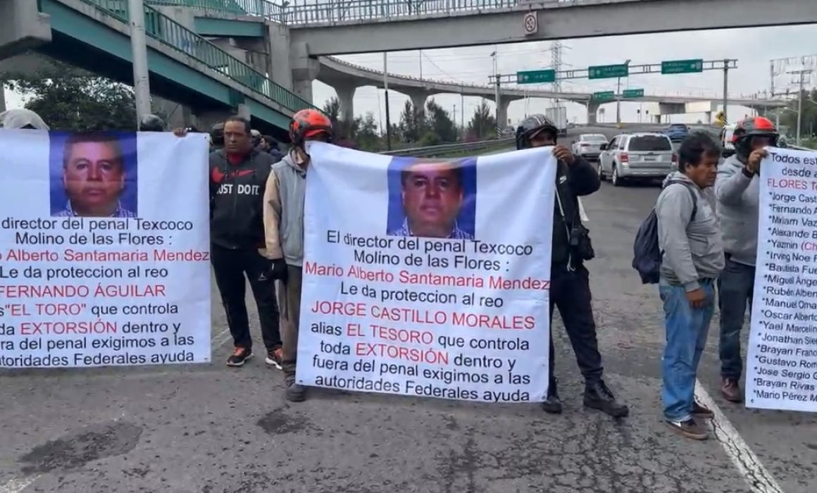 Taxistas bloquean carretera Texcoco-Lechería en protesta por presunto traslado irregular de reos