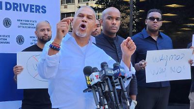 Taxistas de Nueva York amenazan con paralizar la ciudad si permiten los robotaxis de Waymo