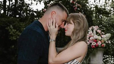 Taylor Swift y Travis Kelce anuncian su compromiso y causa sensación en redes sociales