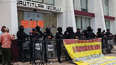 Tensión en Cuautitlán Izcalli: comerciantes y colonos protestan, se enfrentan a la policía