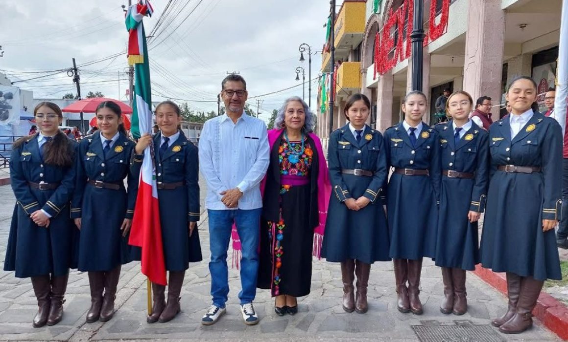 Teoloyucan celebra el Día de la Independencia con desfile multitudinario y lleno de orgullo patrio