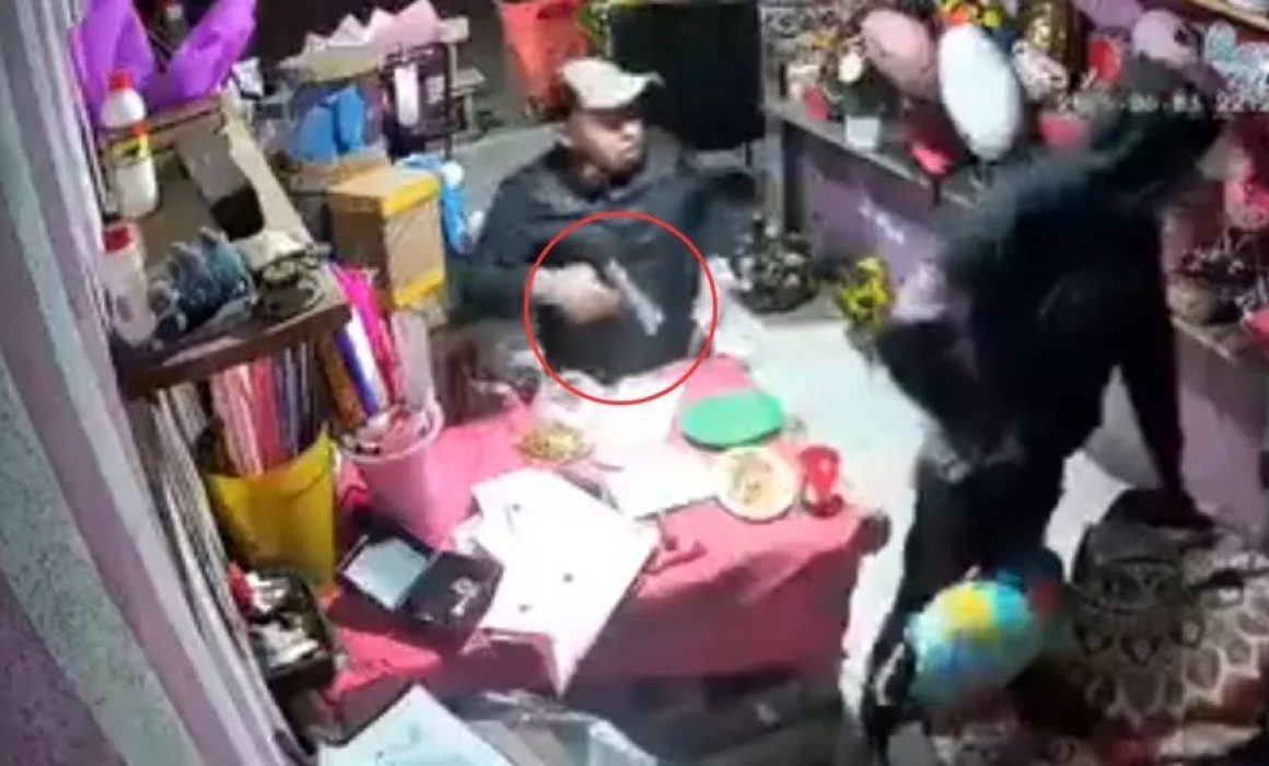 Terror en Nezahualcóyotl: Dos sujetos armados asaltan tienda de regalos y desaparecen sin ser detenidos