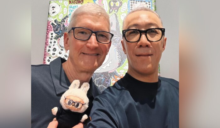 Tim Cook, sorprende en China con figura Labubu personalizada y Apple anuncia el iPhone Air con eSIM exclusivo