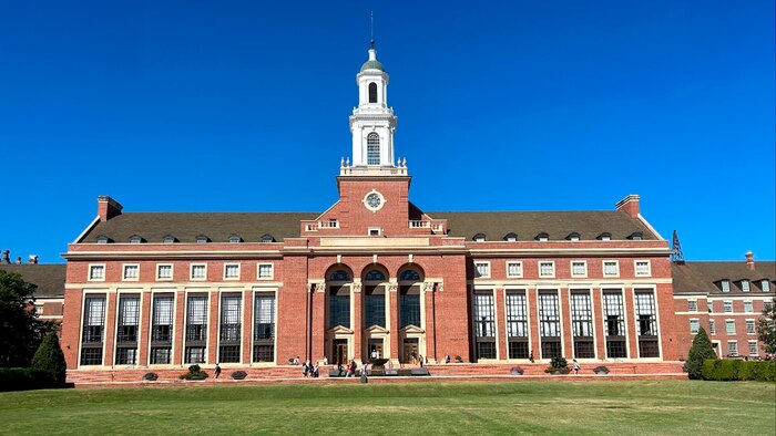 Tiroteo en la Universidad Estatal de Oklahoma durante festividades de bienvenida deja tres heridos y sin arrestos