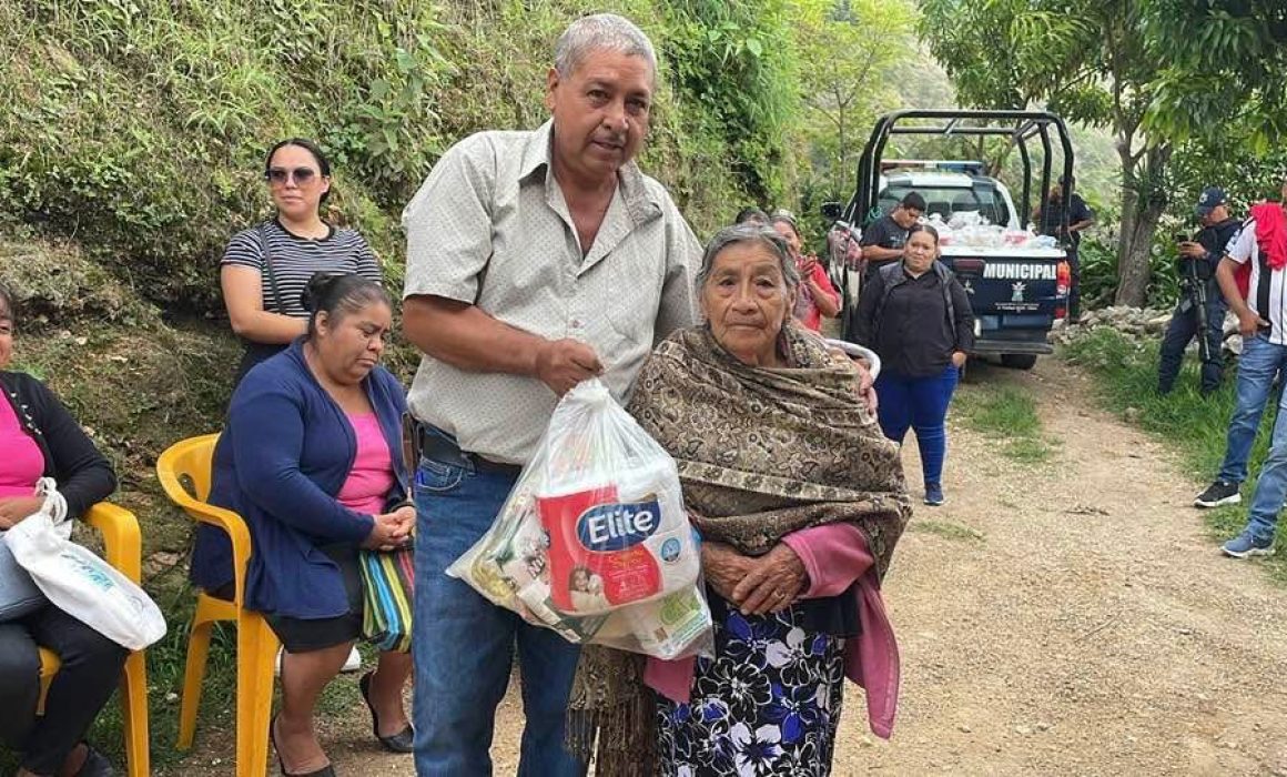 Tlatlaya refuerza el apoyo social con entrega de despensas en comunidades de La Cueva