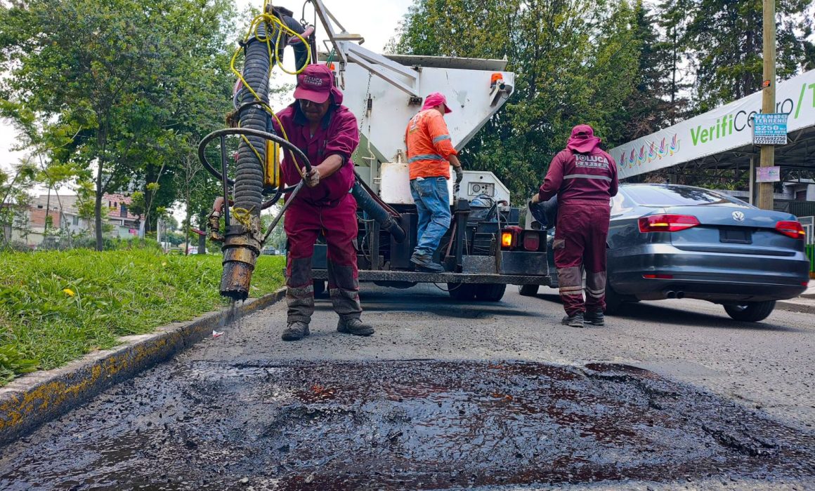 Toluca avanza en movilidad segura con innovador programa de bacheo y tecnología JetPatcher
