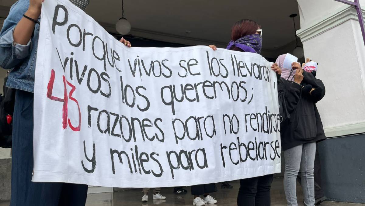 Toluca conmemora 11 años de la desaparición de los 43 normalistas de Ayotzinapa con marcha y demandas de justicia