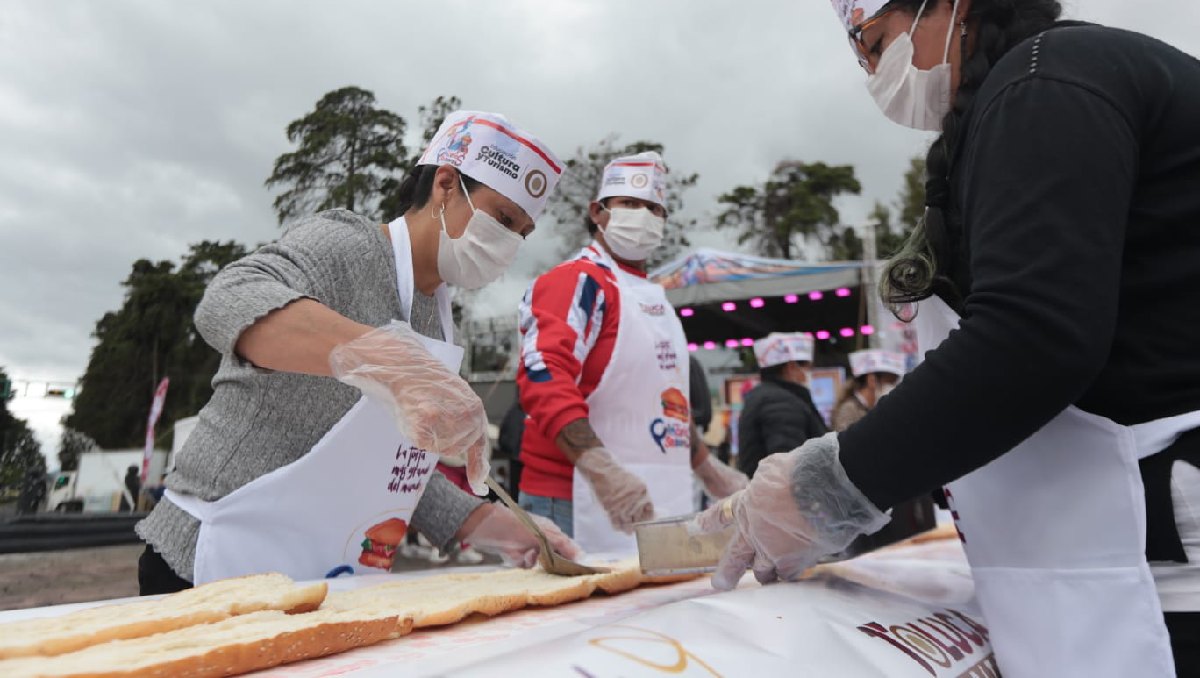 Toluca establece récord con la creación de la torta más grande del mundo y promueve el chorizo verde local