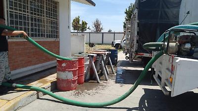 Toluca organiza distribución de agua en pipas para zonas con falta de suministro