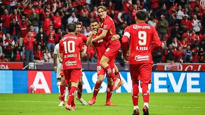 Toluca reafirma su liderazgo en la Liga MX con goleada de 4-0 a Querétaro en el Estadio Nemesio Díez