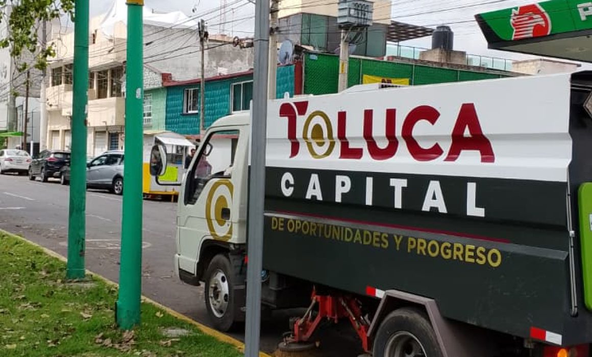 Toluca refuerza limpieza urbana con barredoras eléctricas y recolecta más de 28 toneladas de basura en un mes