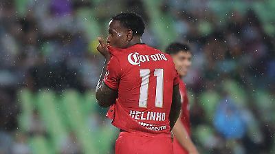 Toluca remonta y derrota a Santos Laguna en un emocionante partido en Torreón