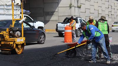 Toluca suspende trabajos de reparación de baches nocturnos por costos y condiciones climáticas