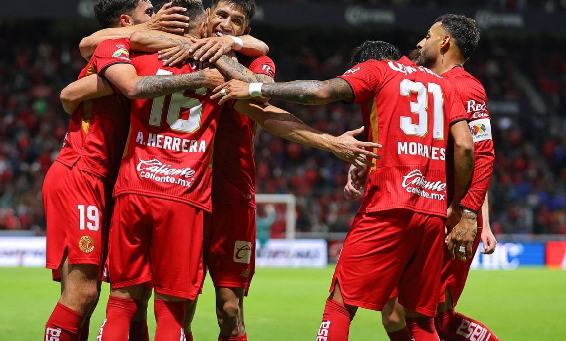 Toluca vence a Mazatlán con un jugador menos y mantiene su racha de victorias