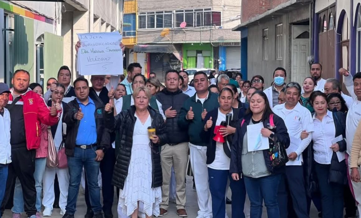 Toman manifestantes las oficinas de Jurisdicción Sanitaria, en Texcoco