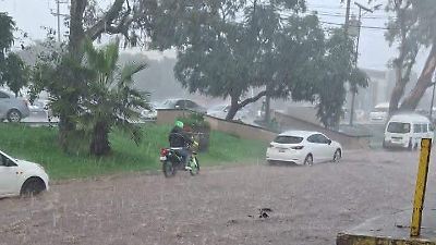 Tormenta con granizo provoca severas inundaciones y caos vial en Ixtapaluca