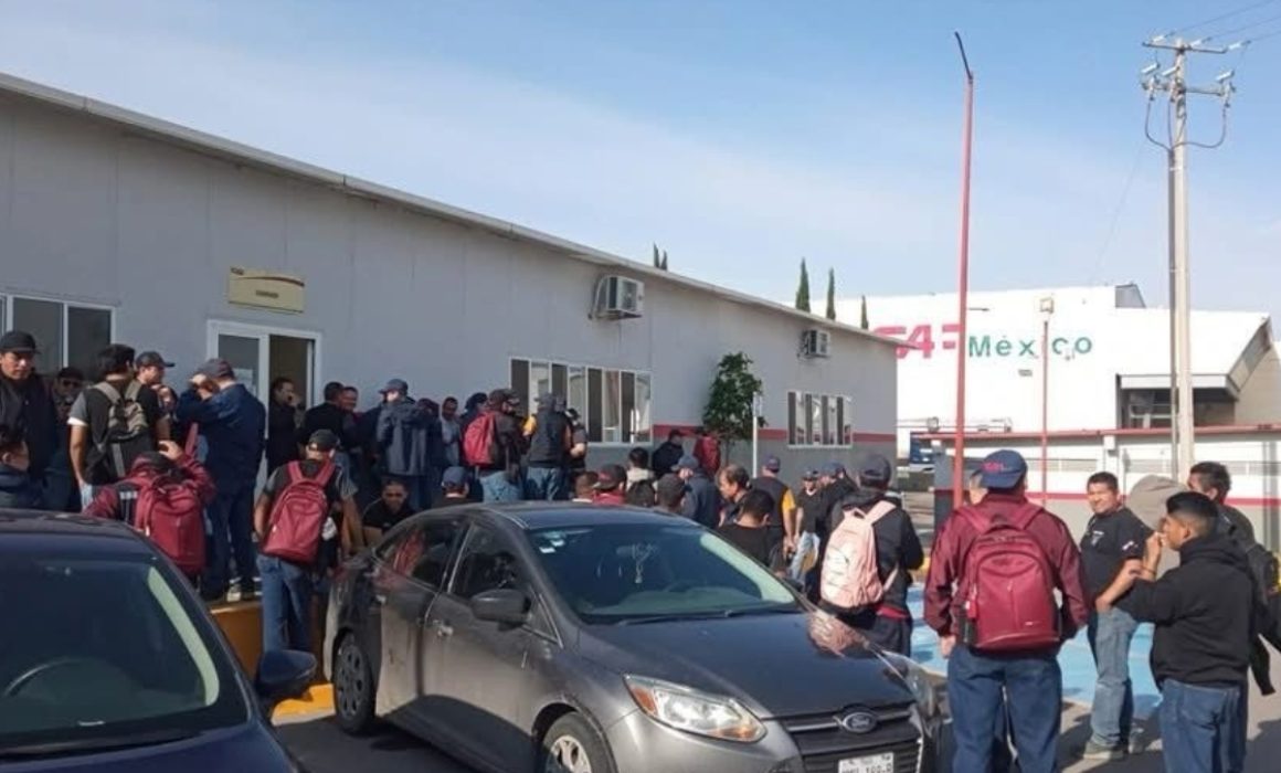 Trabajadores de CAF Huehuetoca inician huelga por falta de utilidades