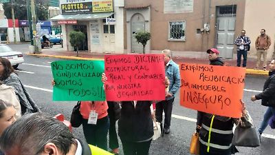 Trabajadores del ISEM exigen reubicación por riesgo de colapso en edificio de regulación sanitaria