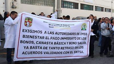 Trabajadores del sector salud en Edomex siguen en paro por falta de pagos y medicamentos
