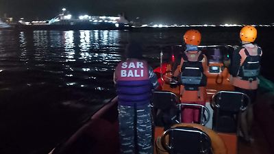 Tragedia en Bali: Cuatro muertos y decenas de desaparecidos tras naufragio de ferry