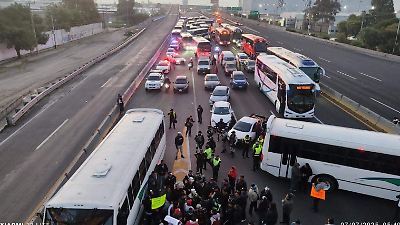 Transportistas bloquean la autopista México-Puebla por inseguridad y petición de mayor seguridad