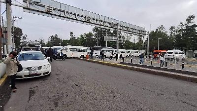 Transportistas de Naucalpan cierran parcialmente acceso a Paradero Cuatro Caminos; hay caos vial