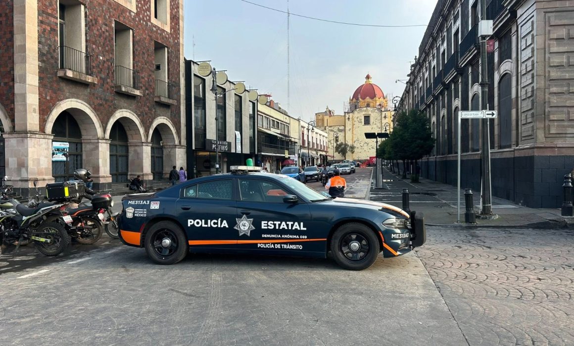 Transportistas intentan protestar en Toluca por operativos contra incremento de tarifa, pero son contenidos por seguridad