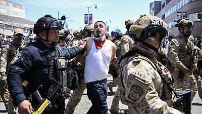 Tribunal Supremo de EE.UU. autoriza redadas migratorias en Los Ángeles, enfrentando críticas por discriminación