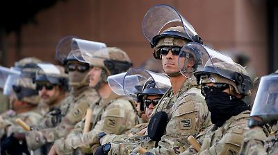 Tribunal suspende la orden de Donald Trump para desplegar Guardia Nacional y Marines en Los Ángeles