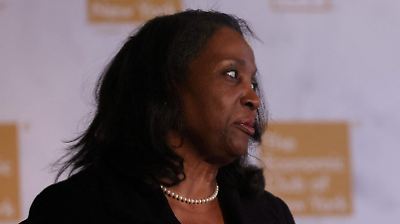 Trump amenaza con despedir a la gobernadora de la Fed, Lisa Cook, si no renuncia ante investigación por posible fraude hipotecario