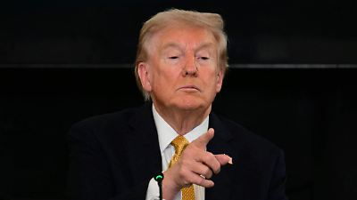 Trump cancela negociaciones comerciales con Canadá tras polémica por anuncio falso
