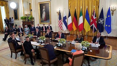 Trump interrumpe cumbre con líderes europeos para contactar a Putin y busca negociación de paz en Ucrania