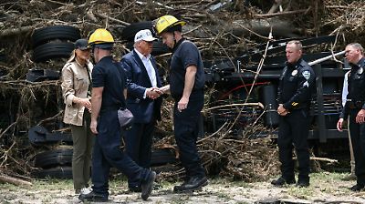 Trump visita Texas afectada por inundaciones catastróficas que dejan más de 120 muertos