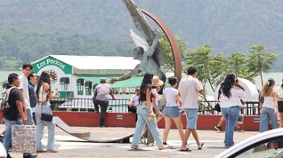 Turismo en Valle de Bravo se recupera gracias a la presa llena y festividades de Día de Muertos