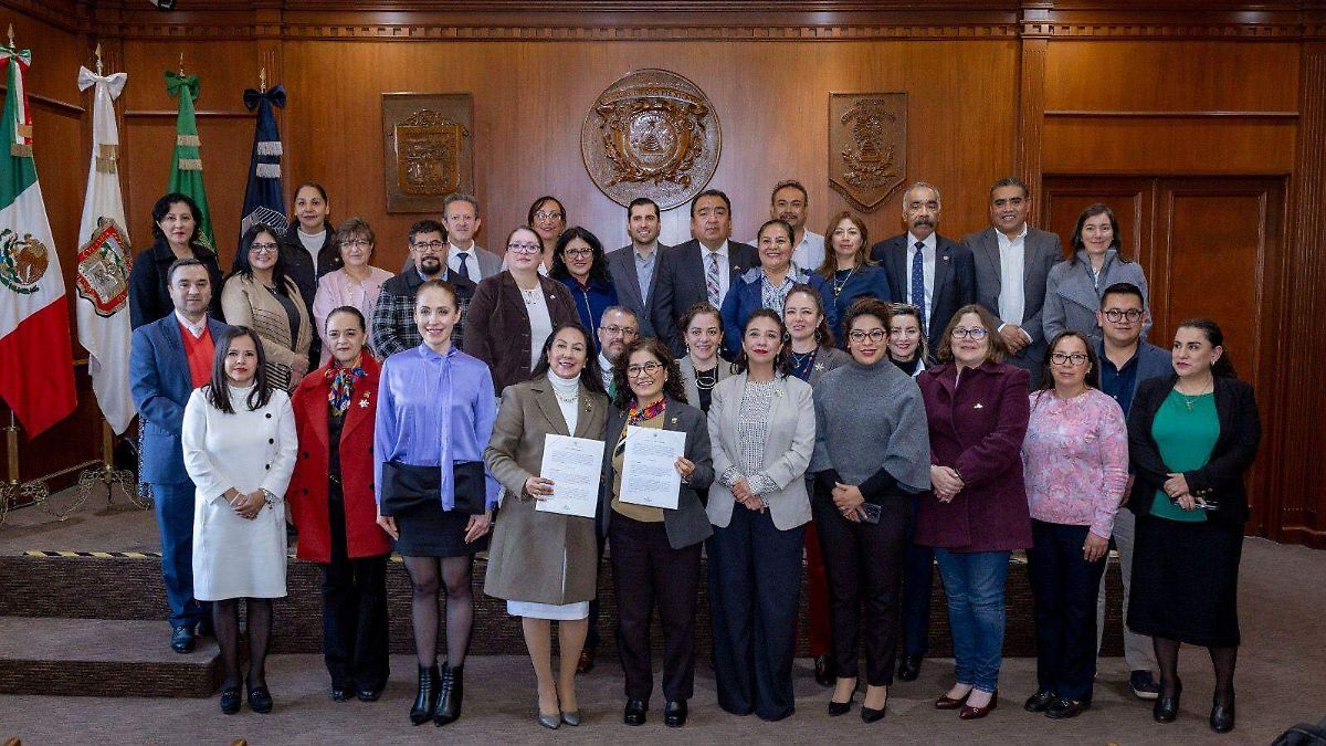 UAEMex firma convenio para otorgar aumento salarial del 4% a docentes en 2026