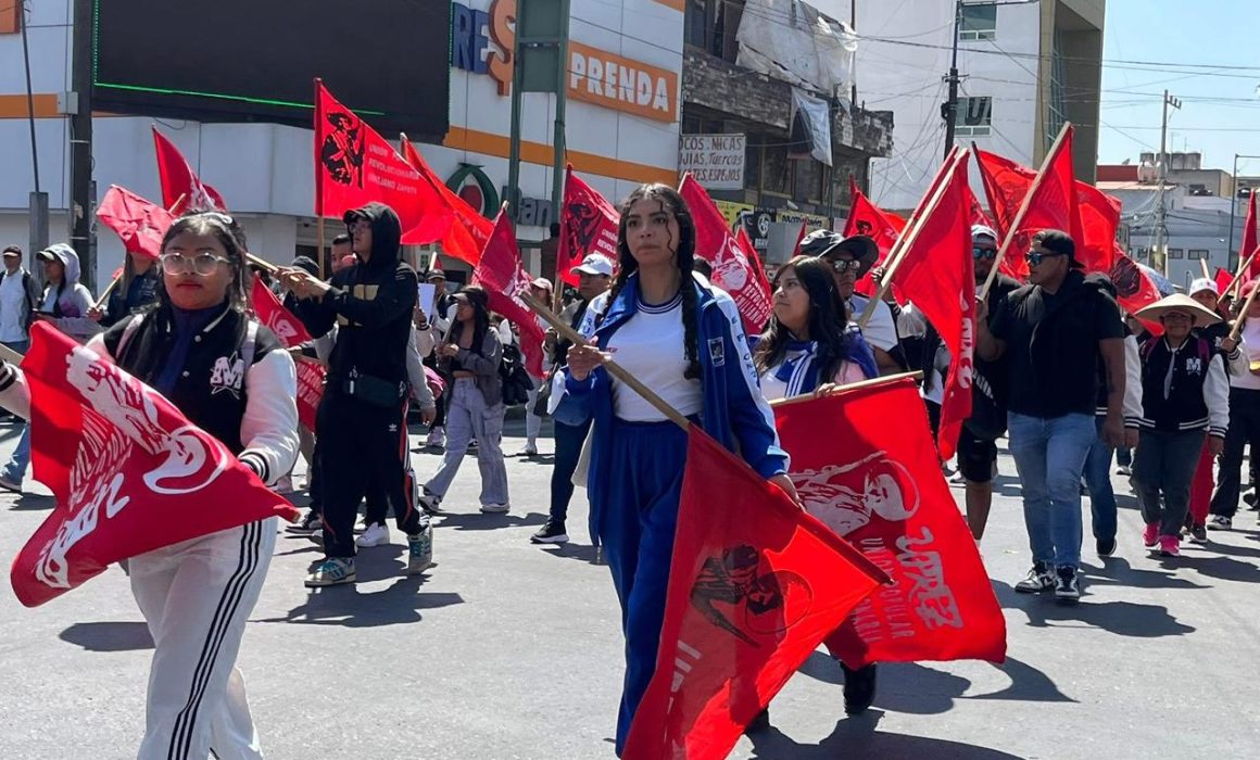 UPREZ inicia plantón en Toluca para exigir cumplimiento de acuerdos educativos y sociales
