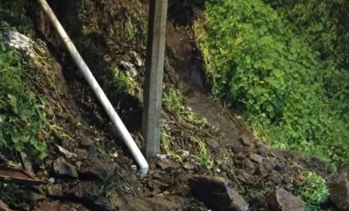 Vecinos de Chimalhuacán exigen acciones urgentes tras deslave en cerro de Villa San Agustín Atlapulco