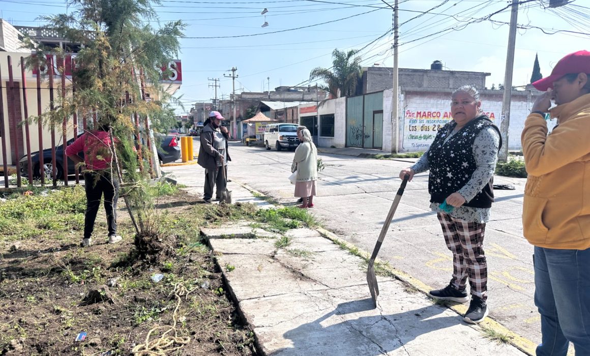 Vecinos de Chimalhuacán realizan limpieza por falta de respuesta de autoridades y alertan sobre grave acumulación de basura