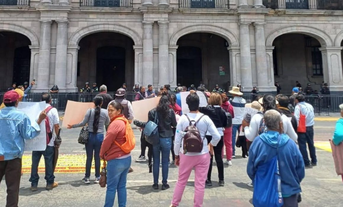 Vecinos de Cuautitlán Izcalli marchan en Toluca para exigir servicios y seguridad