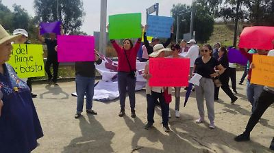 Vecinos de Cuautitlán Izcalli bloquean la México-Querétaro por construcción de Cedis