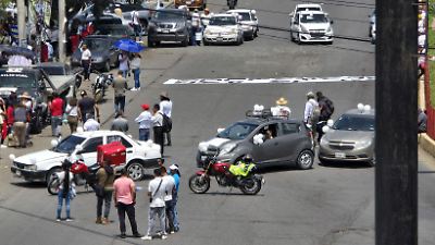 Vecinos de Ixtapaluca exigen seguridad y bloquean la carretera México-Toluca tras brutal asesinato