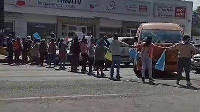 Vecinos de La Paz bloquean la México-Texcoco por crisis de agua potable
