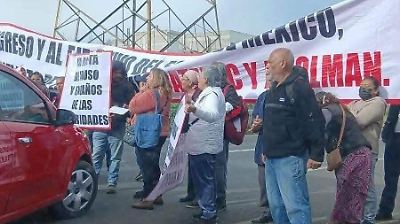 Vecinos de Laguna de Chiconautla bloquean carretera para exigir claridad en límites territoriales de Ecatepec y Acolman