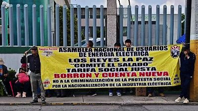 Vecinos de Los Reyes La Paz protestan en Texcoco contra adeudos y exigir tarifa social justa